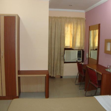 Bari International Hotell Bhubaneswar Rum bild