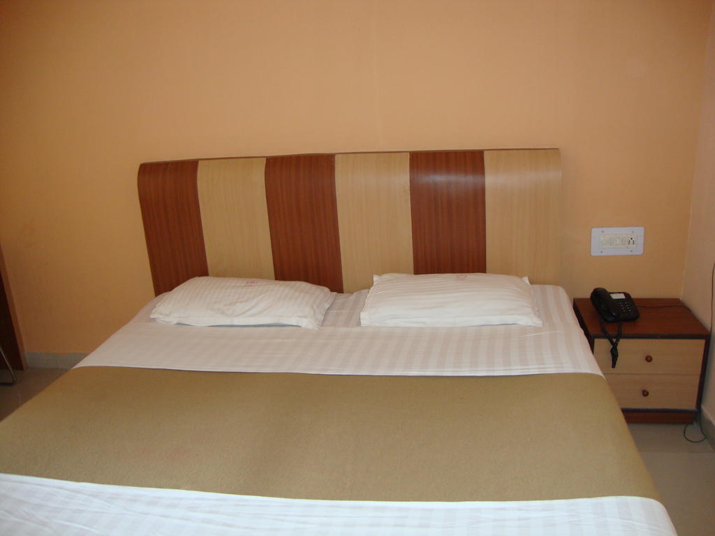 Bari International Hotell Bhubaneswar Rum bild