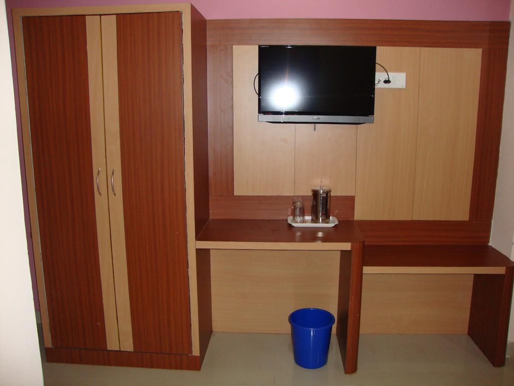 Bari International Hotell Bhubaneswar Rum bild
